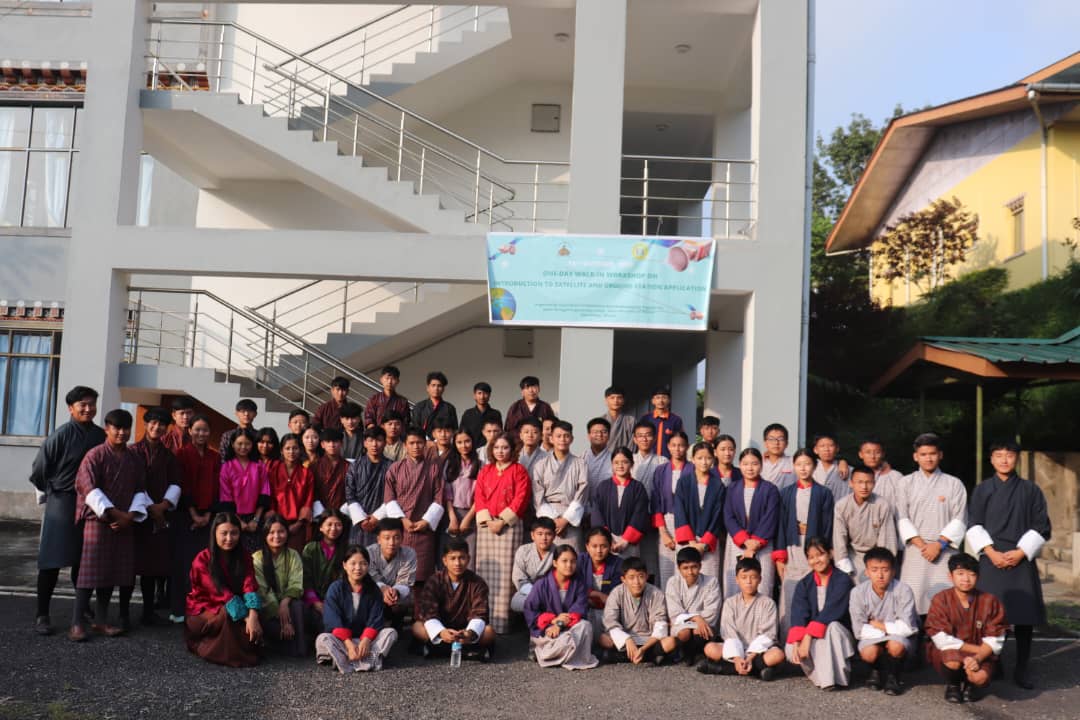 One-day walk-in workshop on introduction to satellite and ground station application